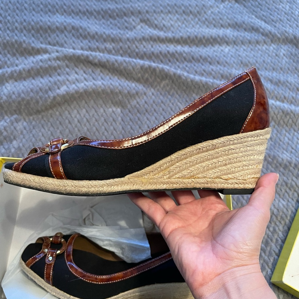 Circa Joan & David Wedges